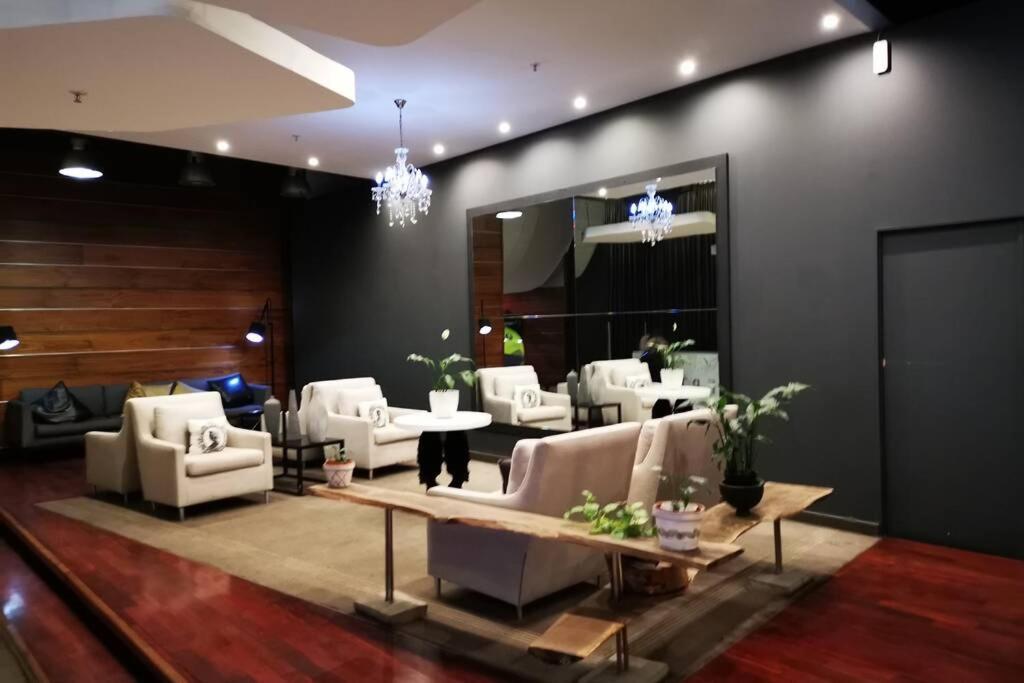 1507-Amazing Views & Unique Joburg Cbd Luxury Apartment Йоханесбург Екстериор снимка