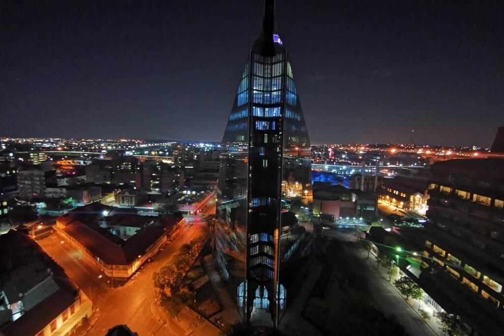 1507-Amazing Views & Unique Joburg Cbd Luxury Apartment Йоханесбург Екстериор снимка