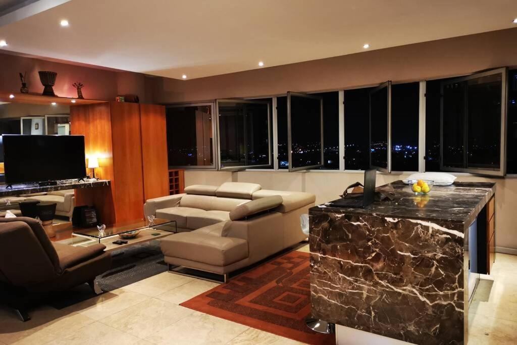 1507-Amazing Views & Unique Joburg Cbd Luxury Apartment Йоханесбург Екстериор снимка