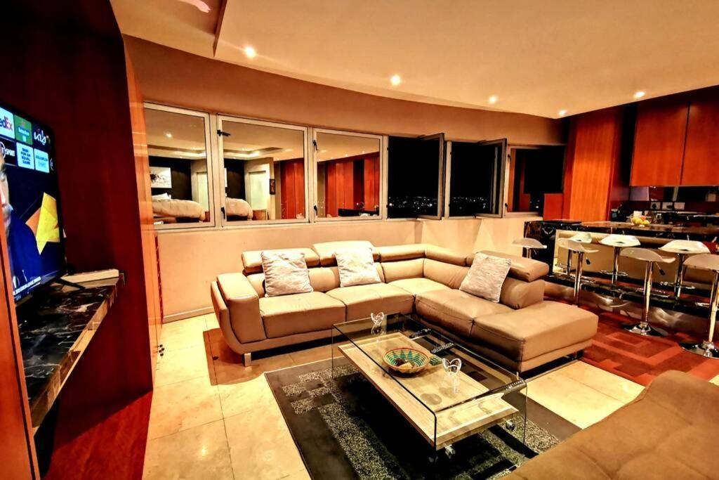 1507-Amazing Views & Unique Joburg Cbd Luxury Apartment Йоханесбург Екстериор снимка